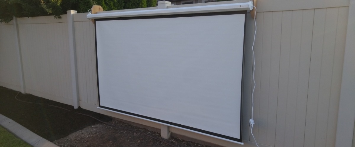 screen for projector outside